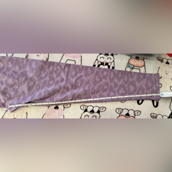 Lilac Leopard Seamless Leggings, size L - Picture 8 of 10
